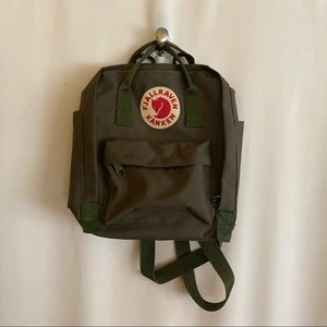 Fjallraven Kanken Mini. Forest Green.